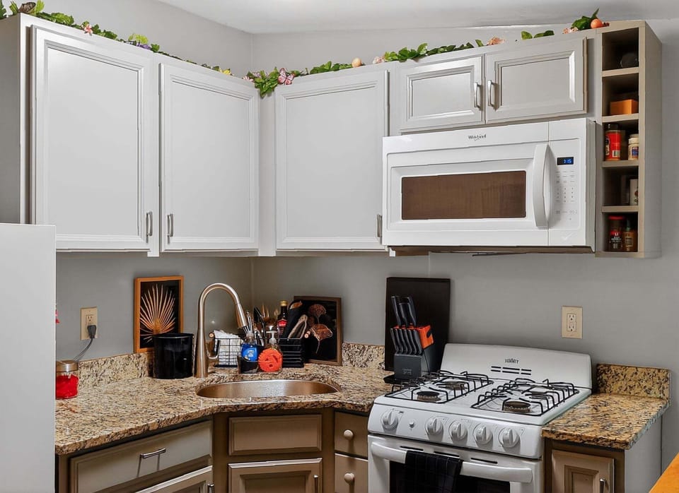 Indoors, Appliance, Microwave, Oven, Kitchen
