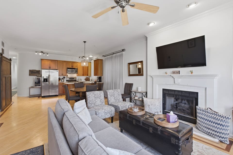Furniture, Indoors, Living Room, Home Decor, Screen
