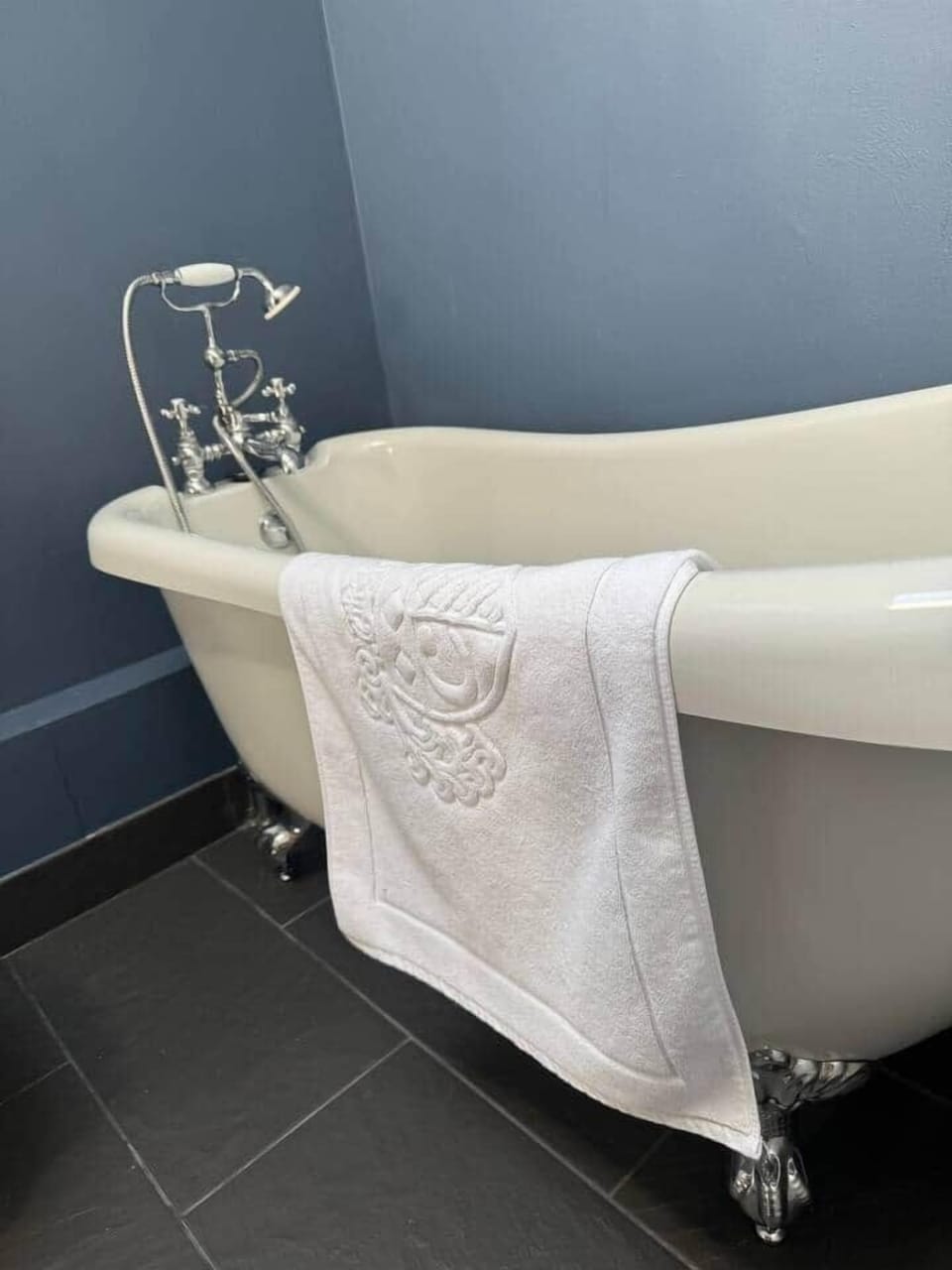 Bathtub 