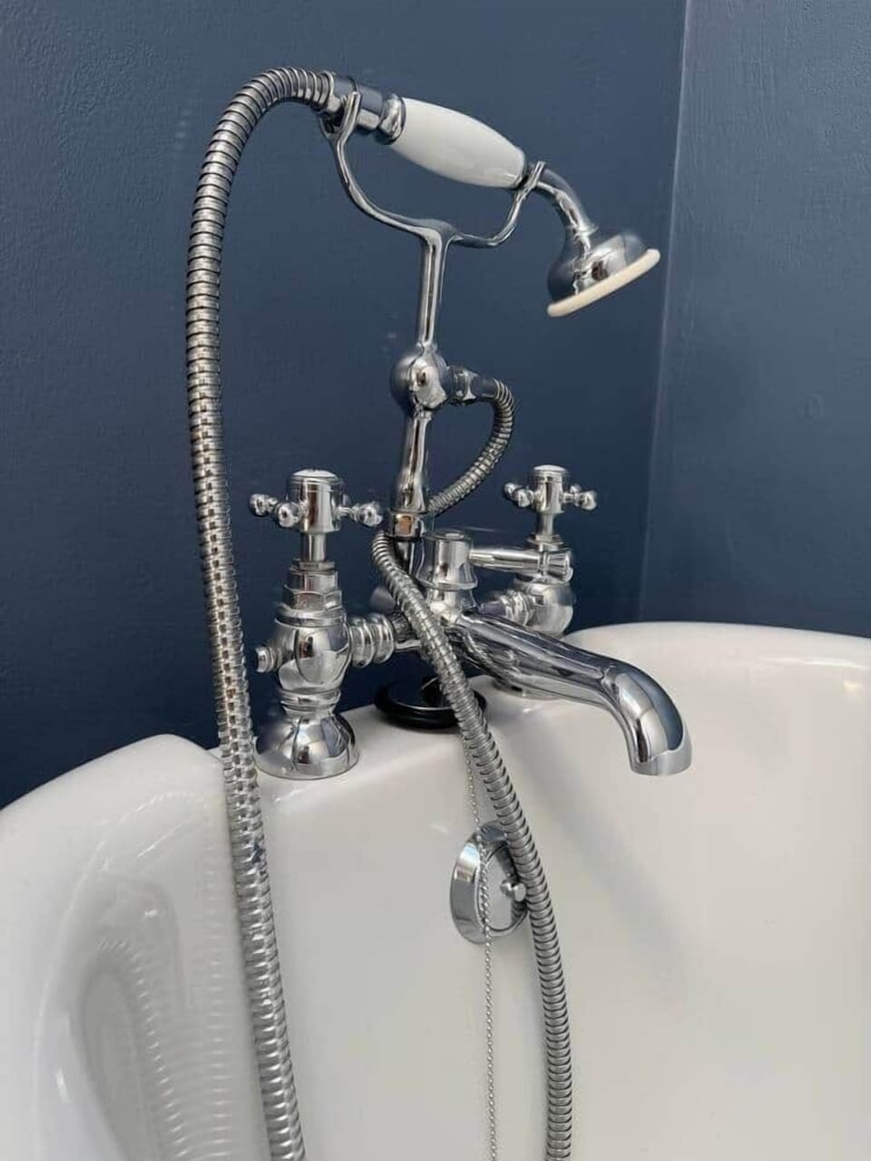 Bathtub details