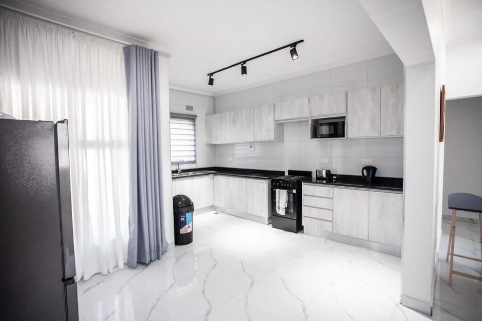 Comfort Apartment, Patio | Private kitchen | Fridge, microwave, oven, stovetop