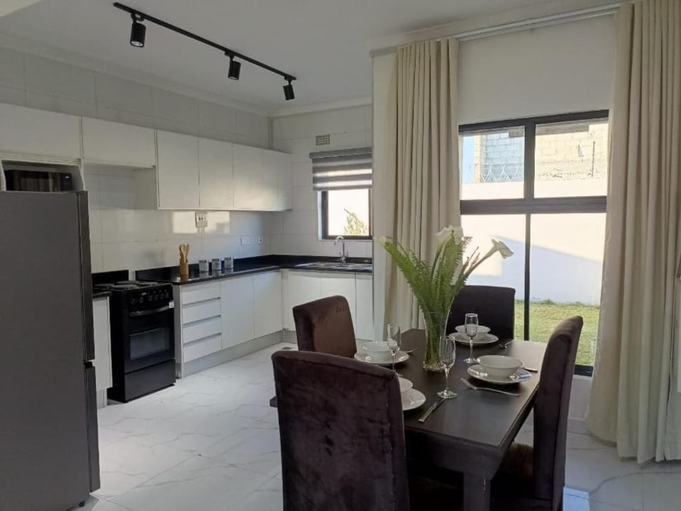 Comfort Apartment, Patio | Private kitchen | Fridge, microwave, oven, stovetop