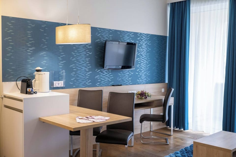 Apartment, 1 Bedroom, Accessible, Smoking | Dining