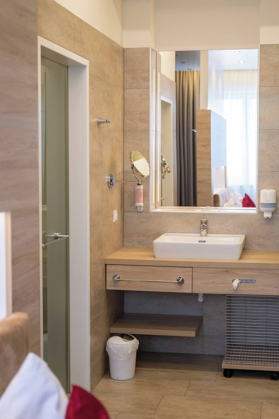 Apartment, 1 Bedroom, Accessible, Smoking | Bathroom