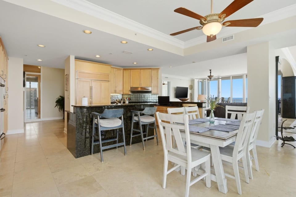 Condo, Multiple Beds (Mediterranean West 1002) | Dining
