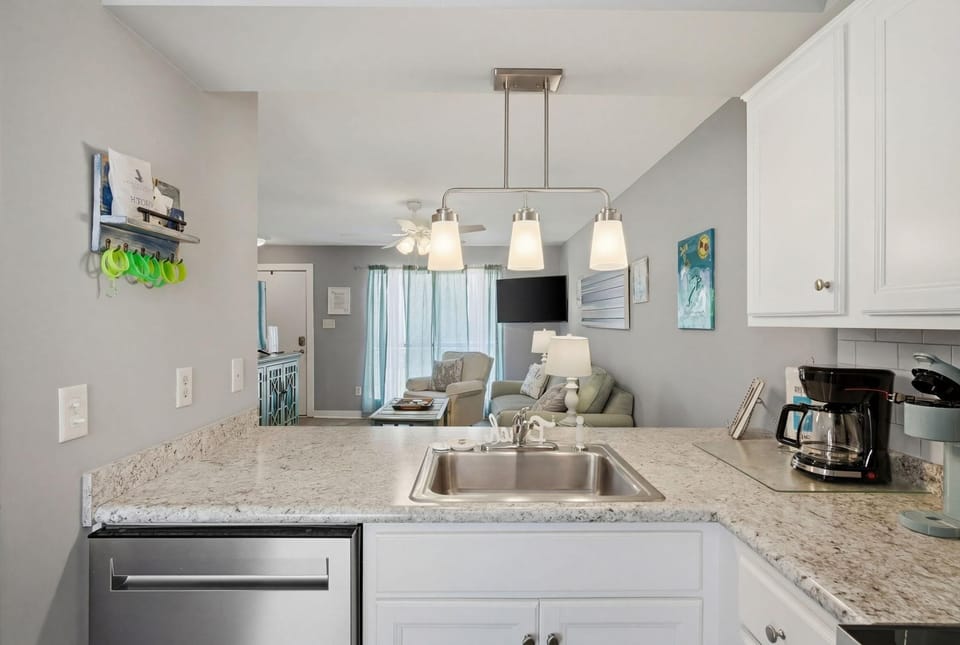Condo, 1 Queen Bed with Sofa bed (Sand Dollar 30) | Interior