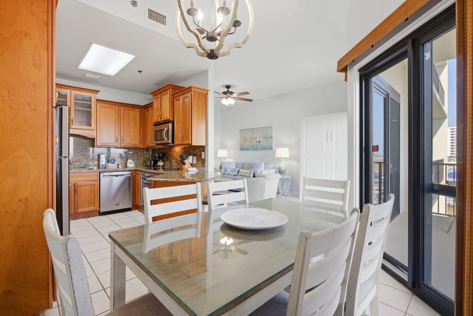 Condo, 1 King Bed with Sofa bed (Phoenix 6 102) | Dining