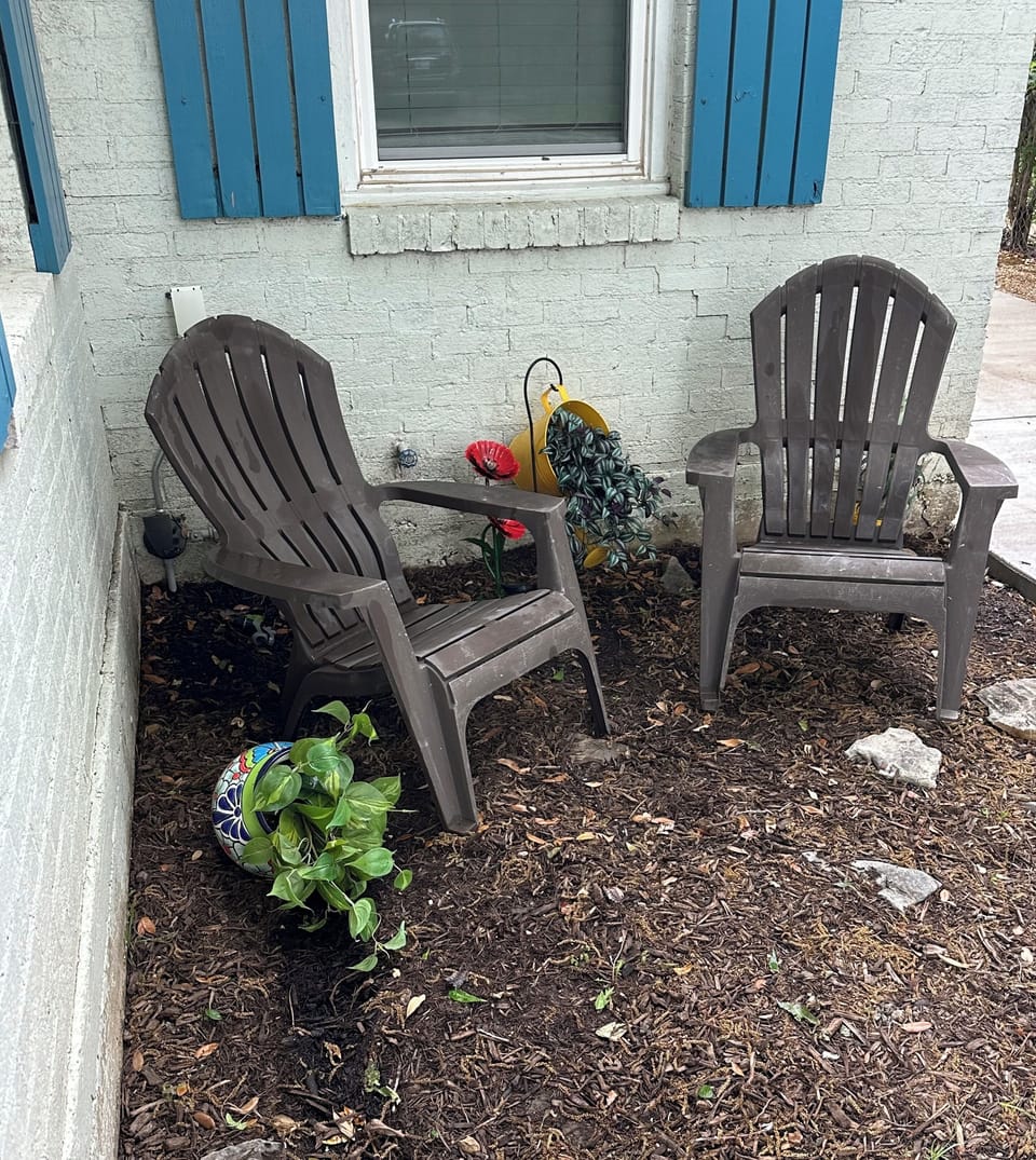 Front sitting area