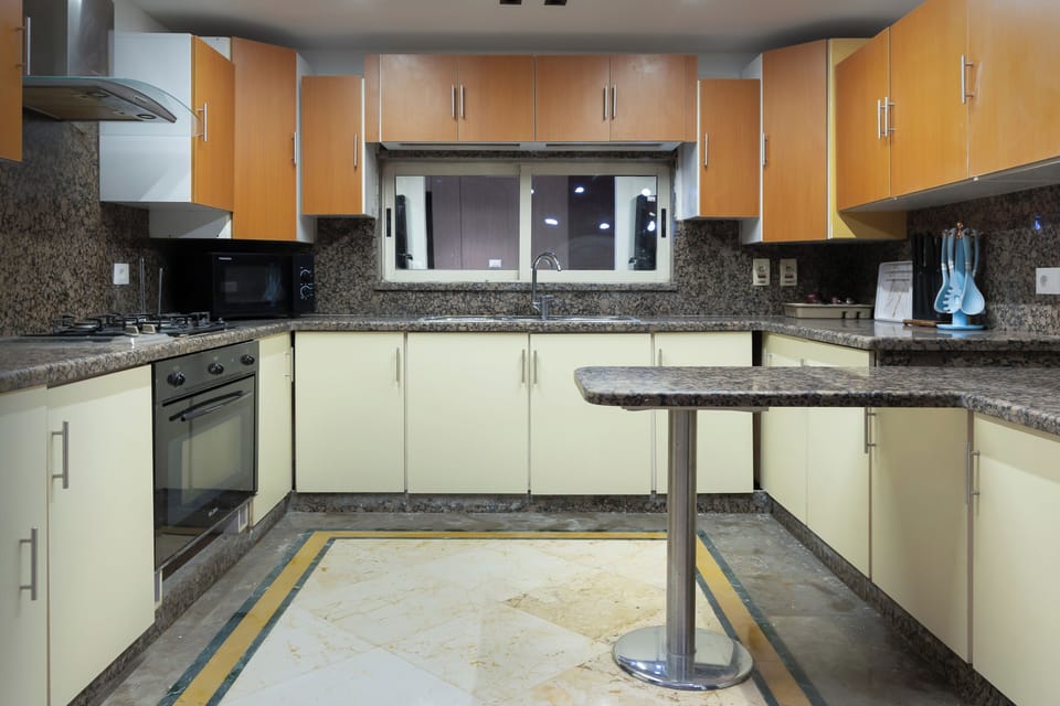 Executive Apartment, 4 Bedrooms, Air conditioning, River View | Private kitchen | Microwave, oven, stovetop, cookware/dishes/utensils
