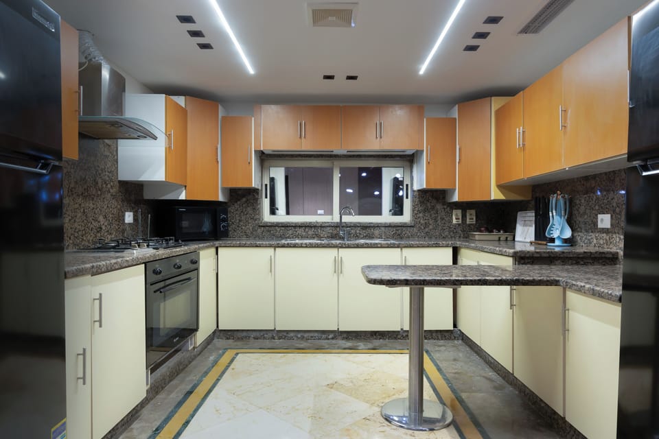 Executive Apartment, 4 Bedrooms, Air conditioning, River View | Private kitchen | Microwave, oven, stovetop, cookware/dishes/utensils