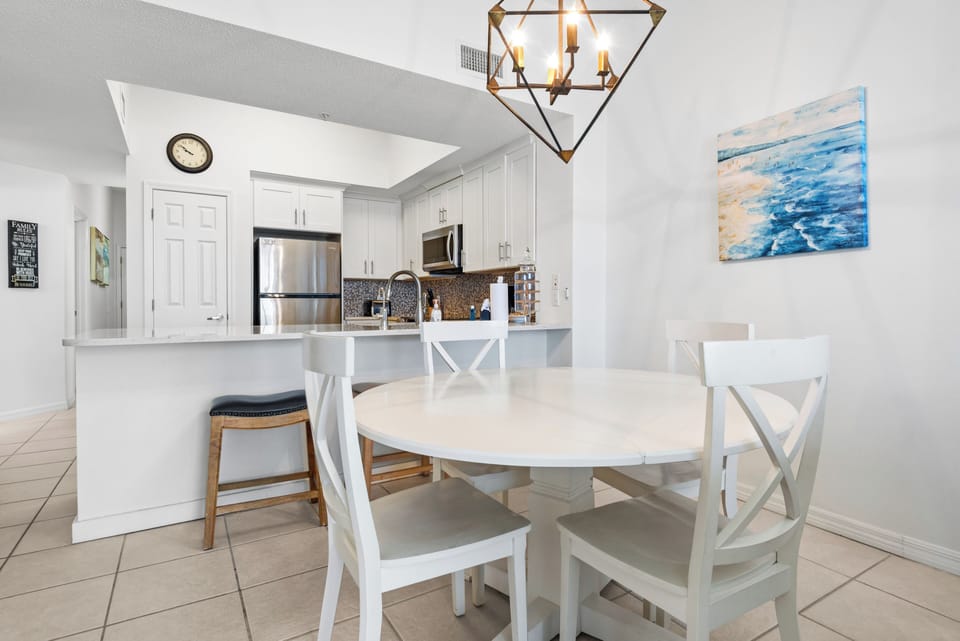 Seating for four at the dining table
