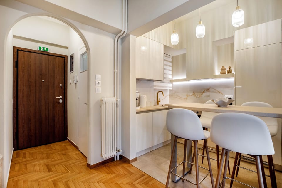 Deluxe Apartment, Balcony, City View | Private kitchen | Full-size fridge, microwave, oven, stovetop