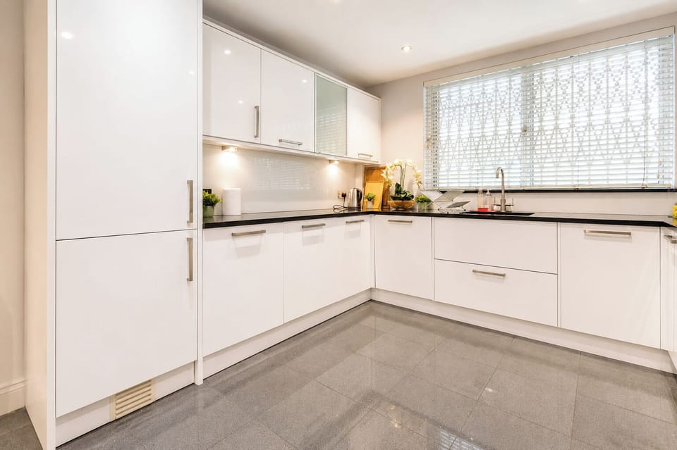 Fully equipped kitchen. 