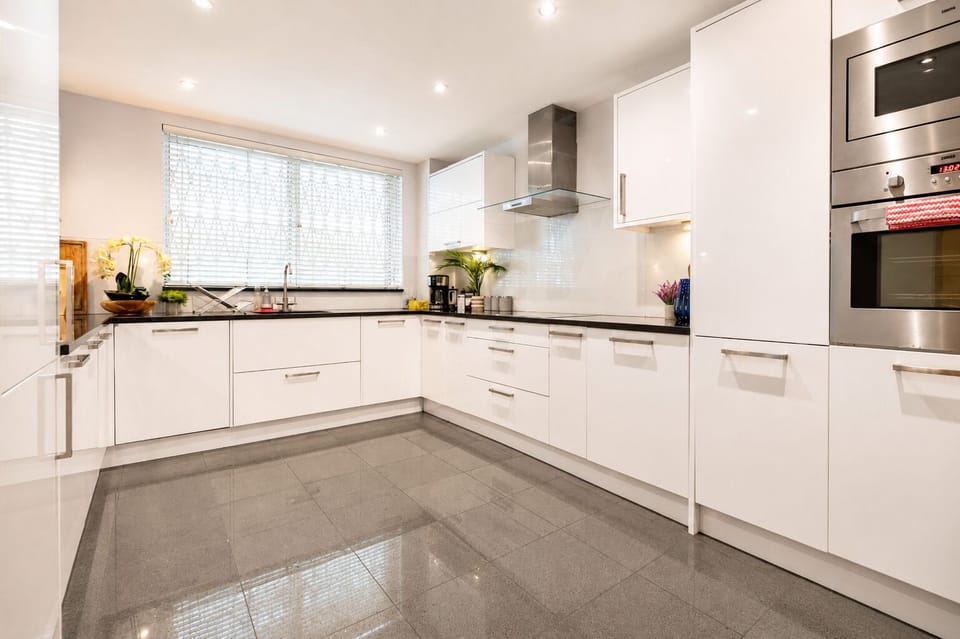Fully equipped kitchen. 