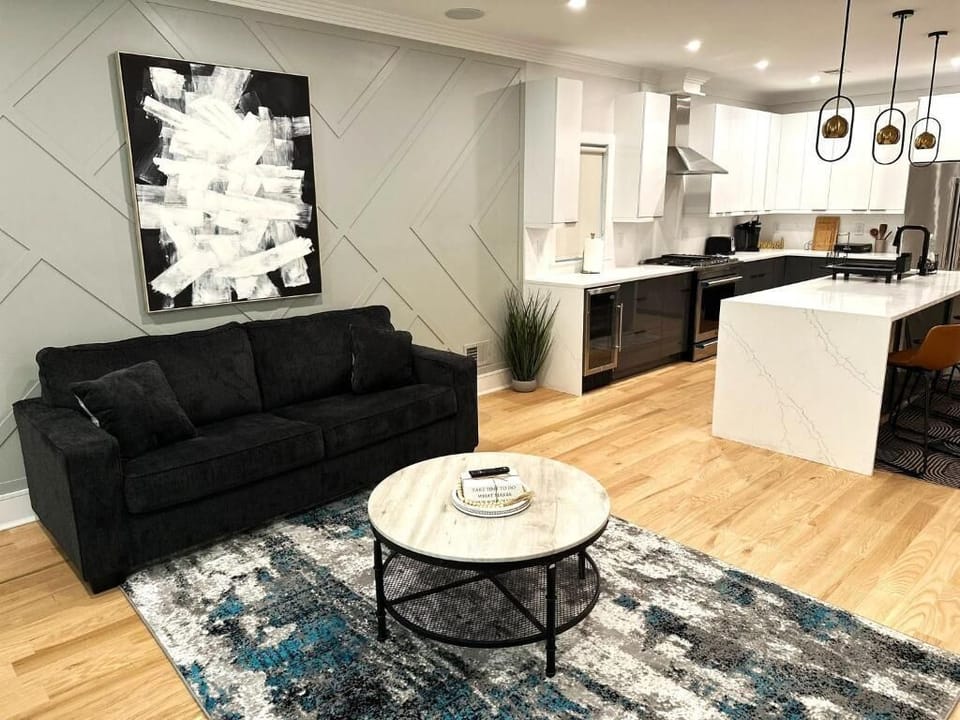 Deluxe Condo, 3 Bedrooms, Non Smoking, Kitchen | Living area