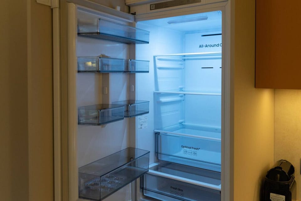 Modern Kitchen with Spacious Fridge and Freezer Compartments for Your Convenience | Book Now with RENTUJEMY.COM