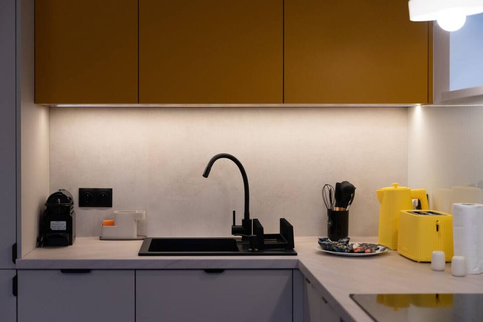 Modern Kitchen with Built-in Appliances, Coffee Machine, Dishwasher and Stylish Dining Area | Book Now with RENTUJEMY.COM
