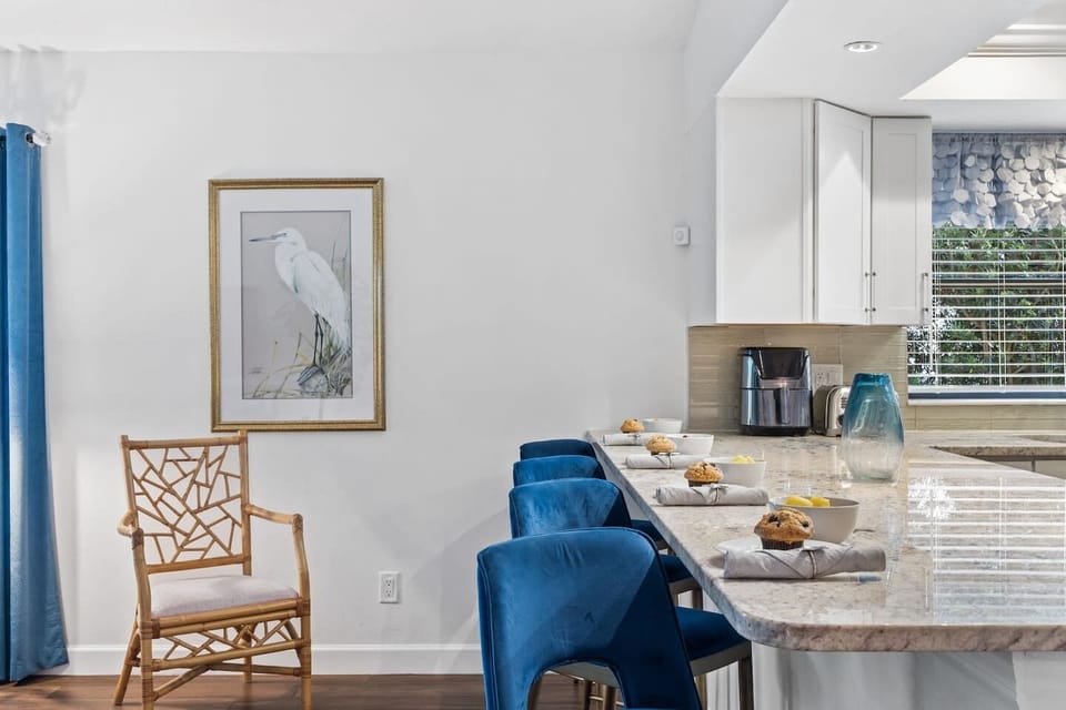 Fuel up before a day of exploring. The breakfast bar is the perfect spot to enjoy a relaxed morning bite and plan the day ahead.