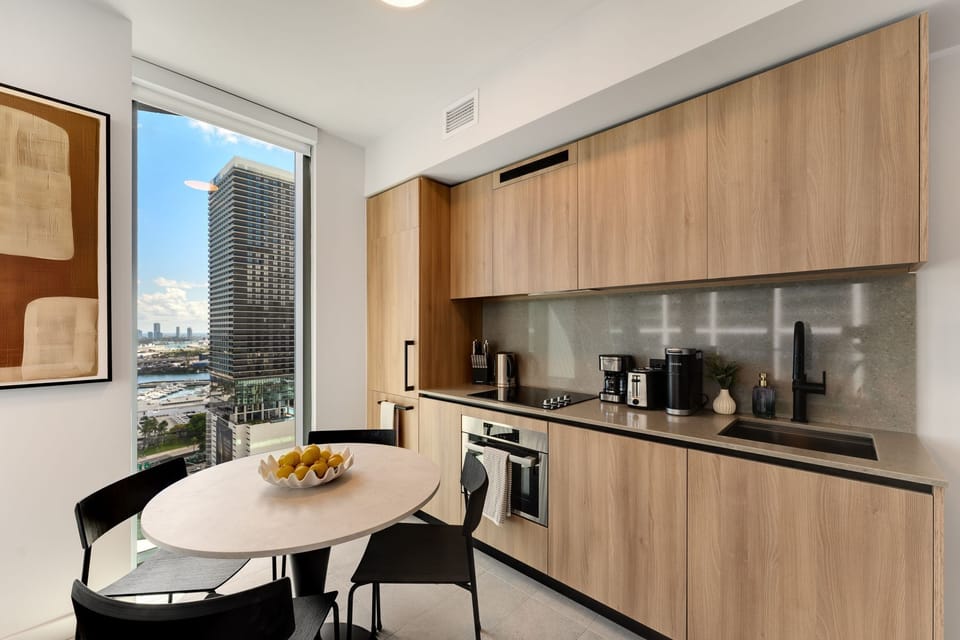 Fully equipped kitchen with modern finishes and dining area