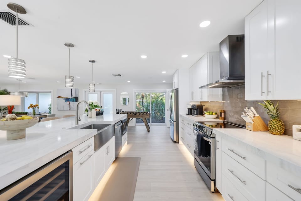 Move easily between cooking, prepping and serving in a long open kitchen with plenty of counter space.