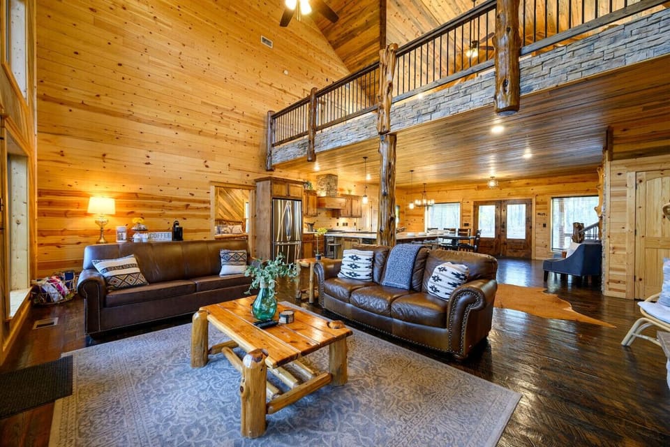 Cozy corners, warm vibes, and cabin feels at Treetop