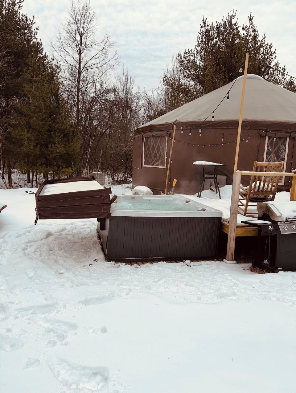 Outdoor spa tub