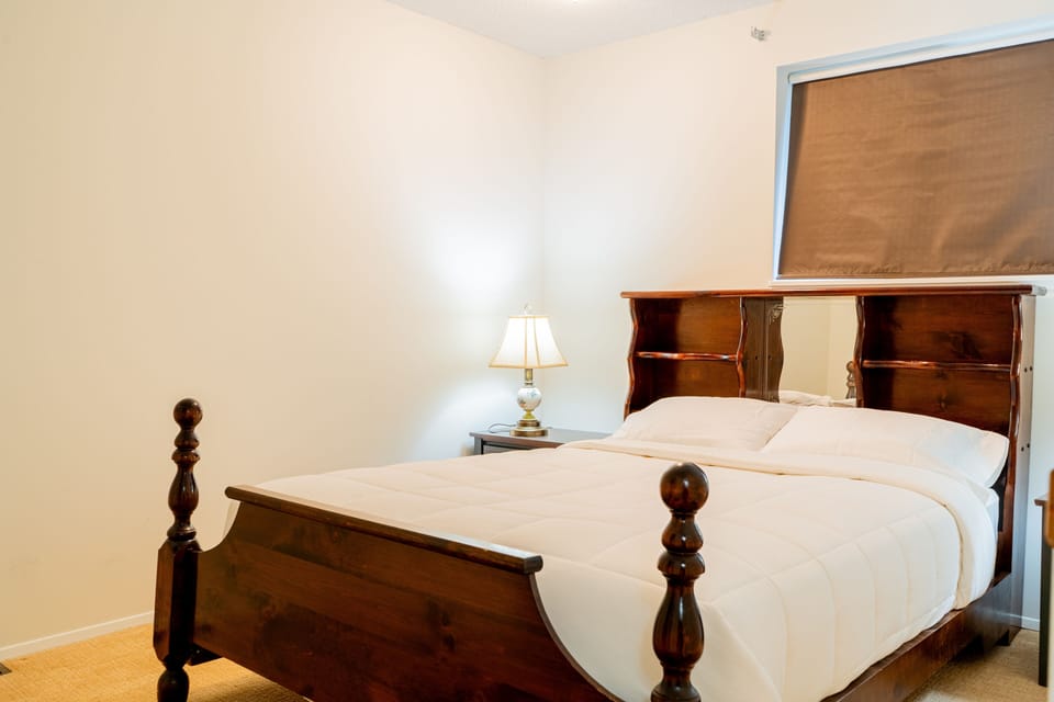 Queen Bed in Bedroom 4