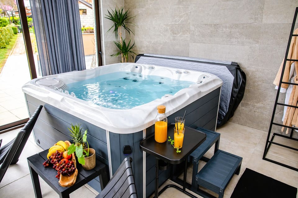 Indoor spa tub