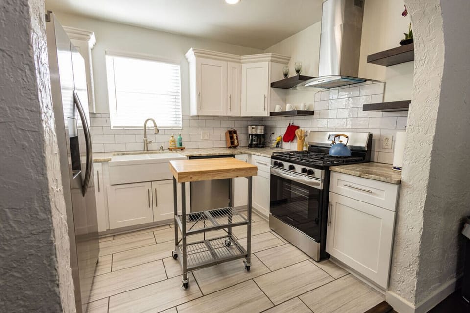 Full Kitchen with plenty of utensils for cooking