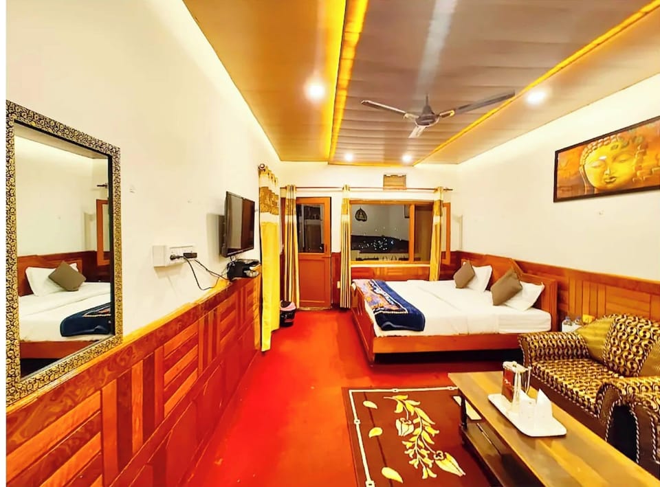 Hypo-allergenic bedding, desk, soundproofing, free WiFi
