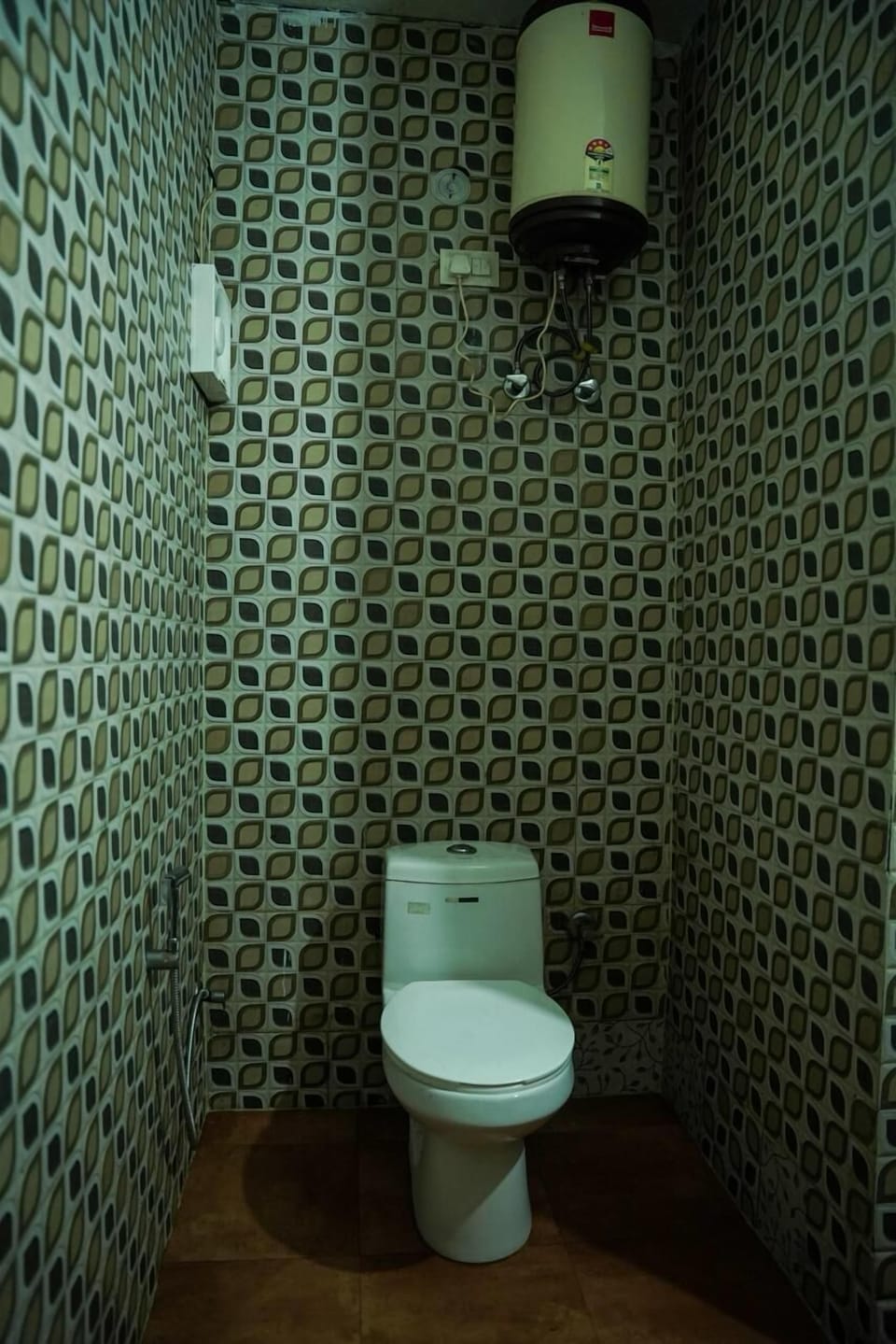Deluxe Double Room | Bathroom | Shower, rainfall showerhead, slippers, bidet