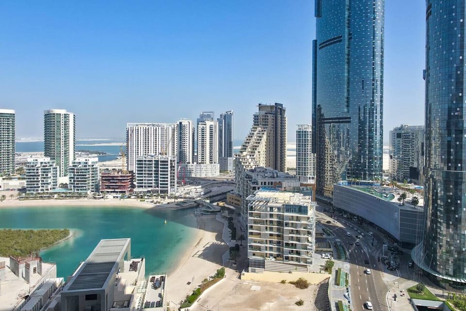 Pleasant environment combining urban living with natural views.