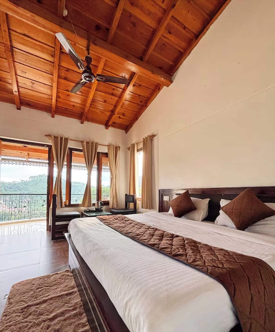 Hypo-allergenic bedding, desk, soundproofing, free WiFi