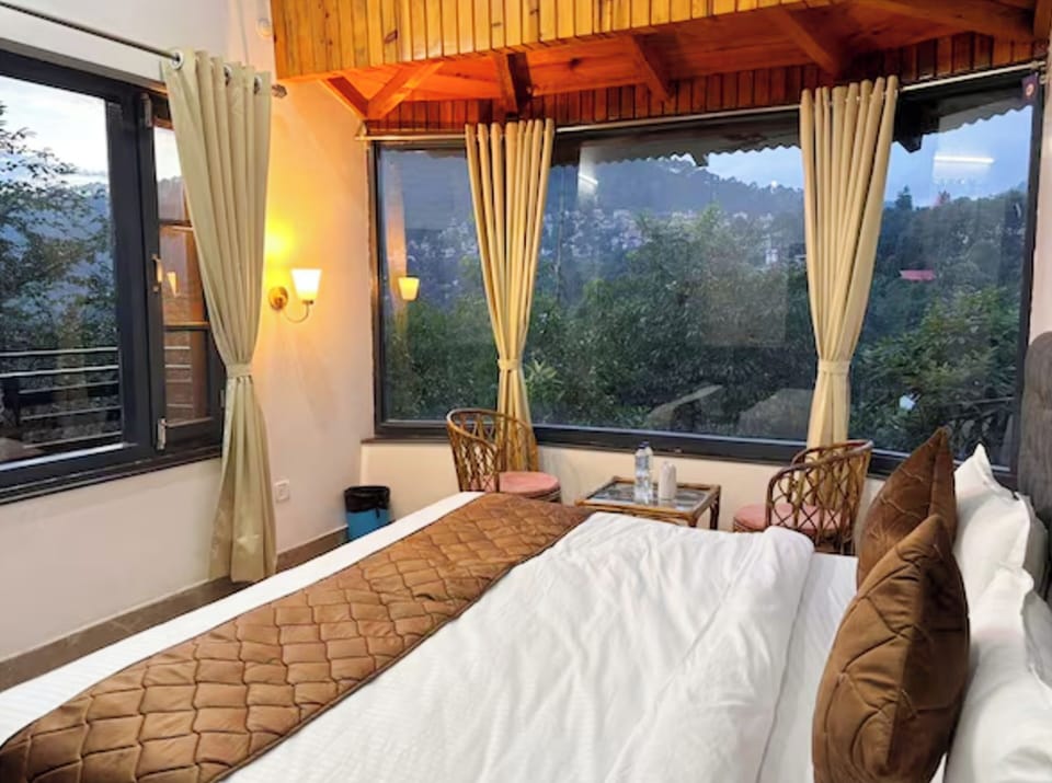 Executive Double Room | Hypo-allergenic bedding, desk, soundproofing, free WiFi