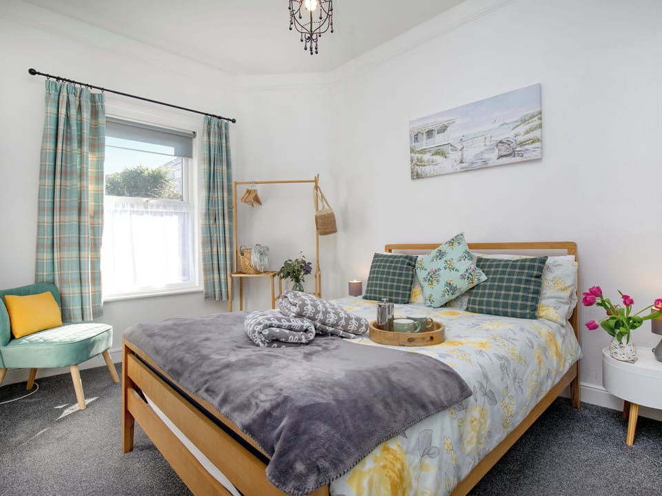 Double bedroom | Tree Tops - Atherfield Apartments, Paignton