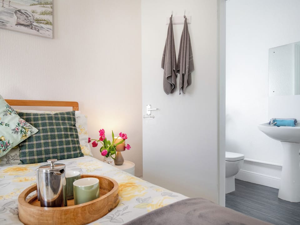 Double bedroom | Tree Tops - Atherfield Apartments, Paignton