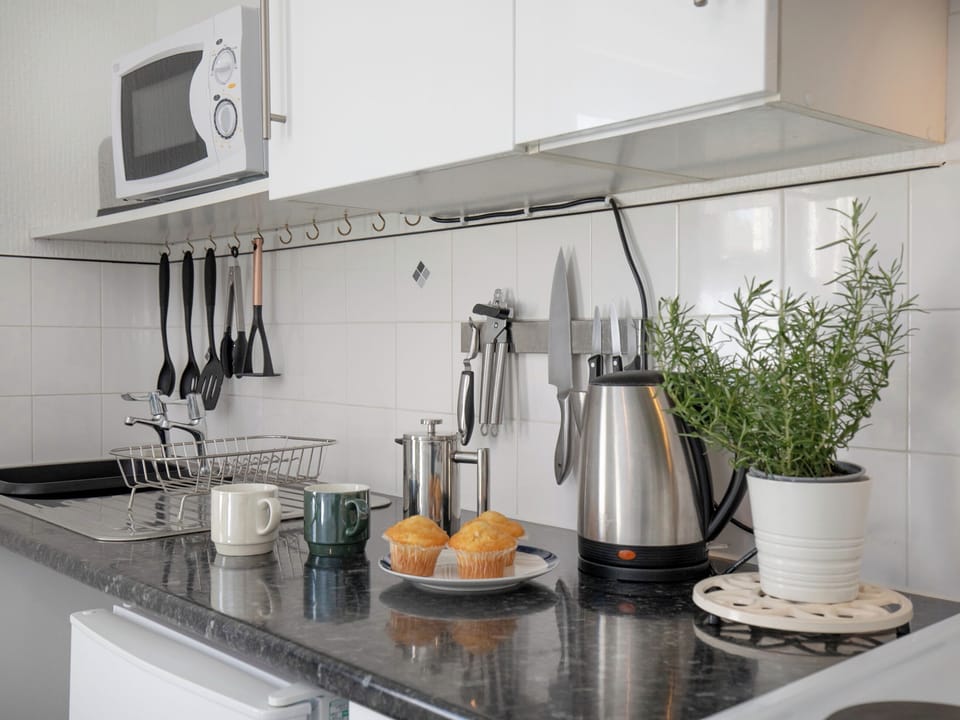 Kitchen area | Tree Tops - Atherfield Apartments, Paignton