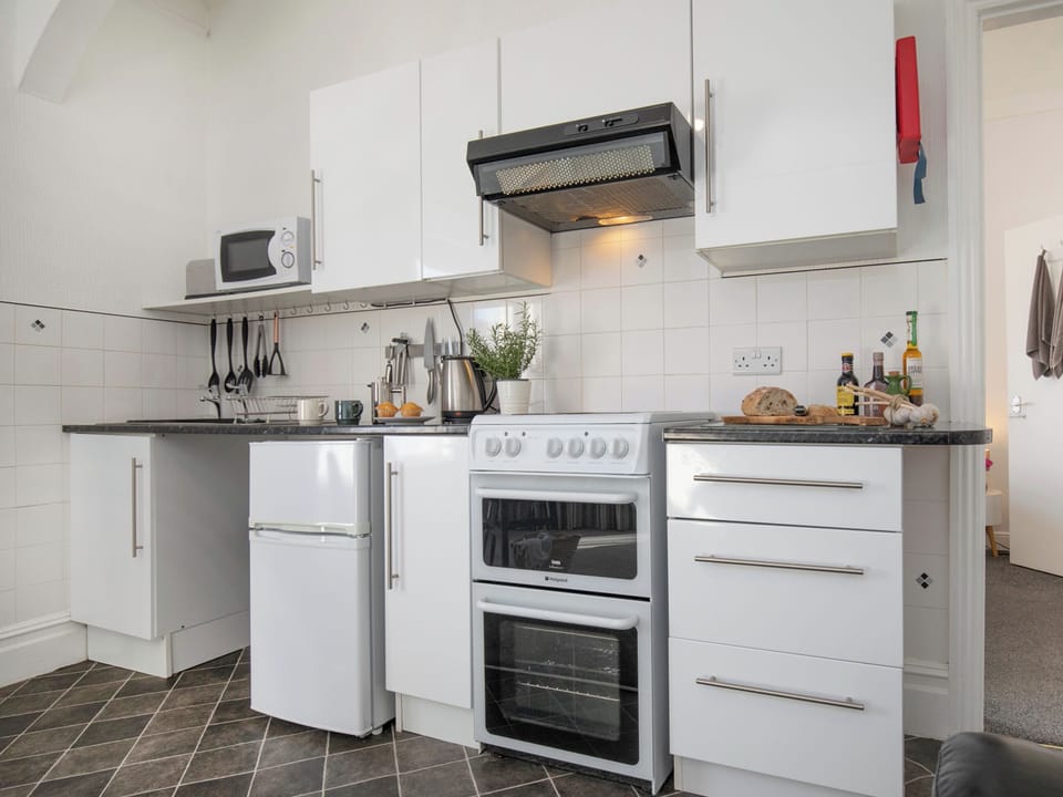 Kitchen area | Tree Tops - Atherfield Apartments, Paignton