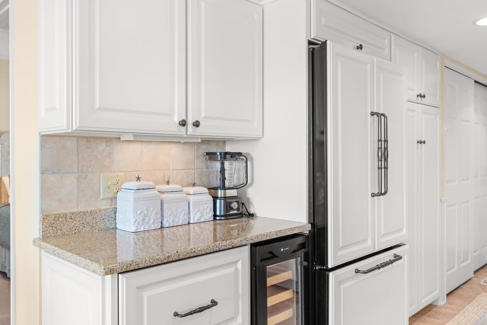 Fully equipped kitchen for easy meals and snacks
