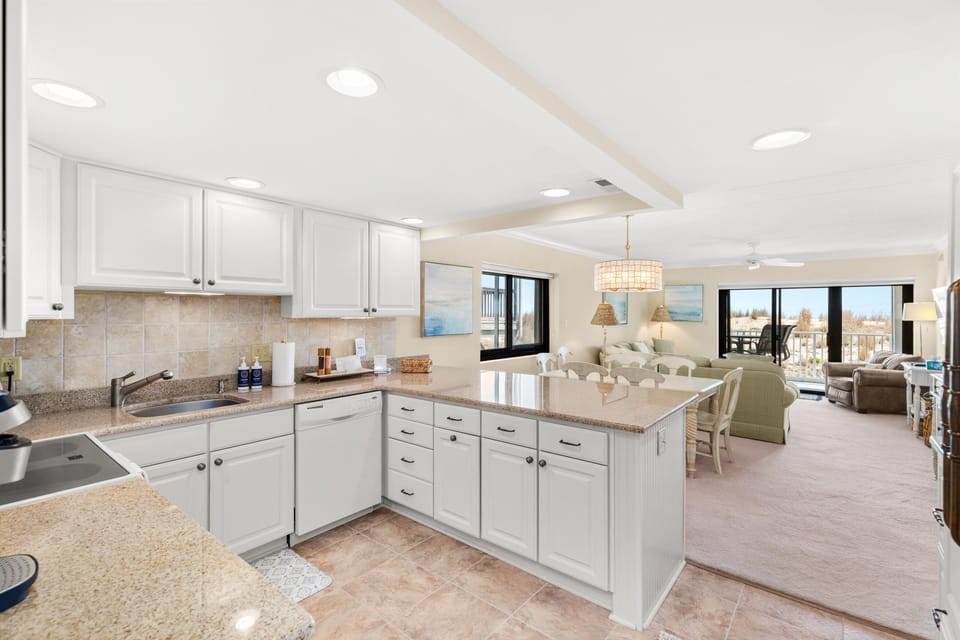 Fully equipped kitchen for easy meals and snacks