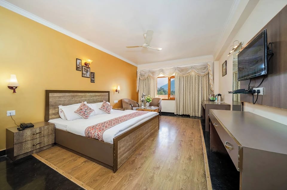 Hypo-allergenic bedding, desk, soundproofing, free WiFi