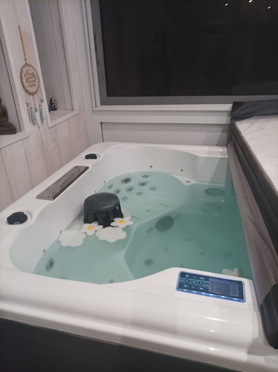 Indoor spa tub