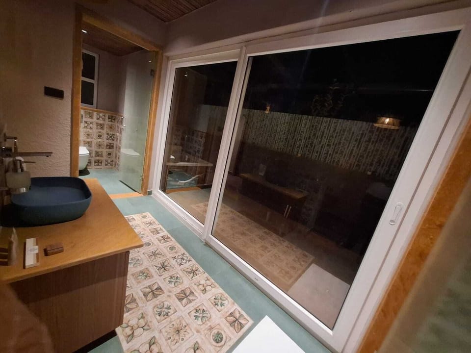 Superior Double Room, Balcony | Bathroom | Separate tub and shower, hair dryer, slippers, towels