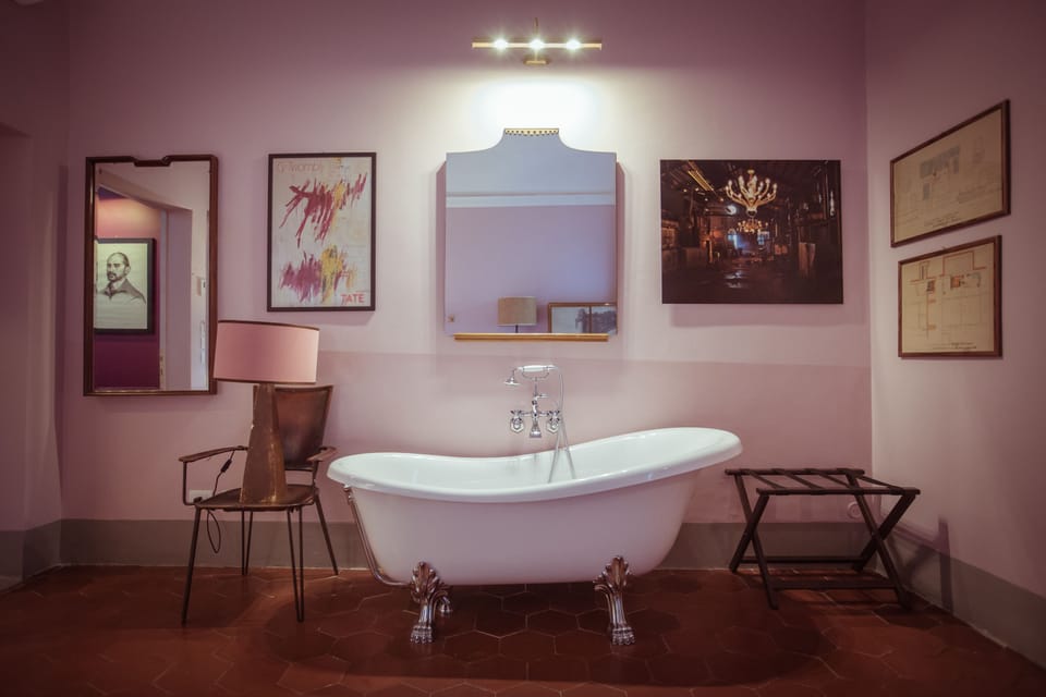 Deluxe Double Room, 1 King Bed, Garden View | Deep soaking bathtub
