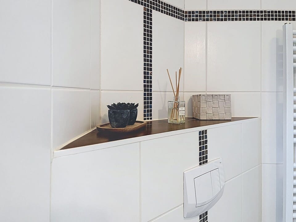 Flooring, Interior Design, Plumbing Fixture, Floor, Bathroom, Tile, Plumbing, Room, Tap, Ceramic