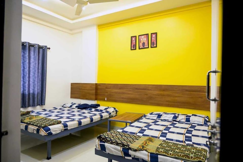 Family Room | Individually furnished, bed sheets