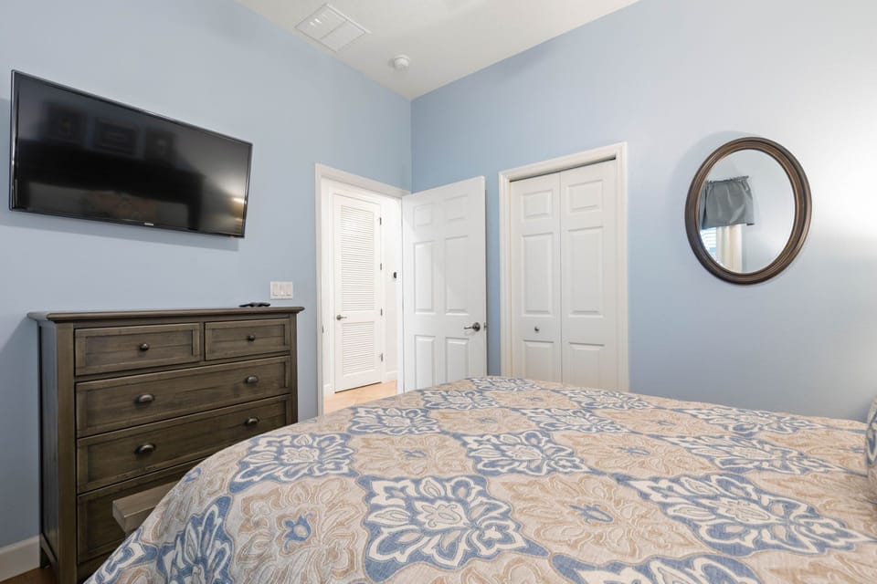 Queen Bedroom 2