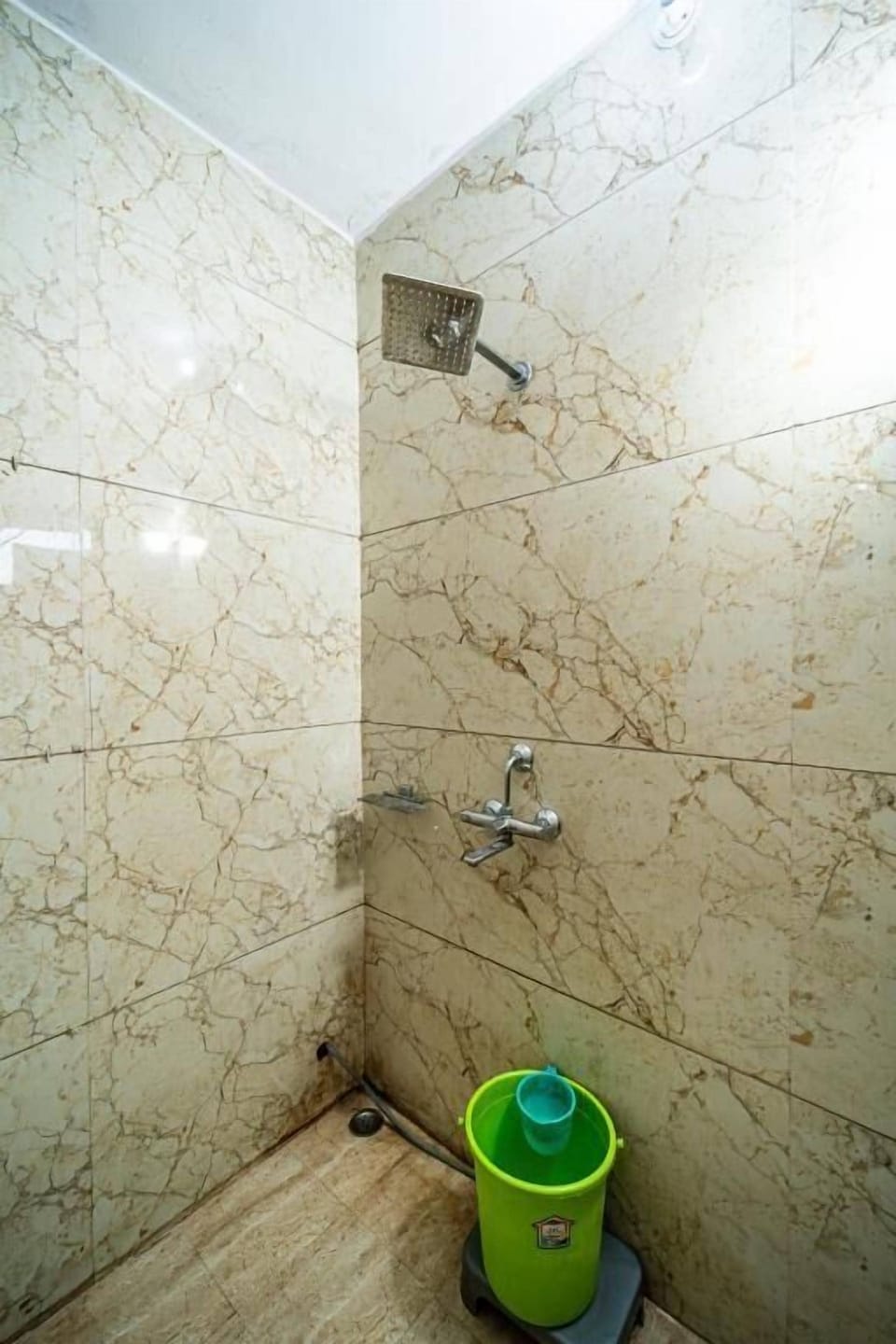 Deluxe Double Room | Bathroom | Shower, free toiletries, towels, soap