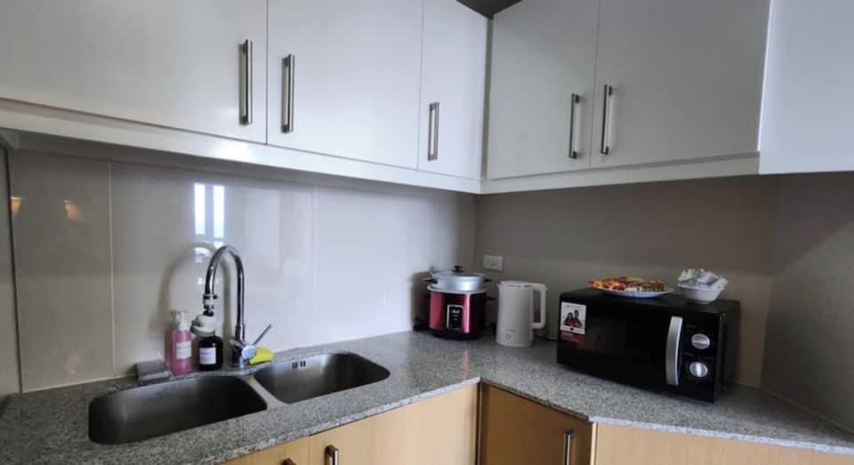 Family Condo, 3 Bedrooms, Non Smoking, City View | Private kitchen | Fridge, microwave, stovetop, espresso maker