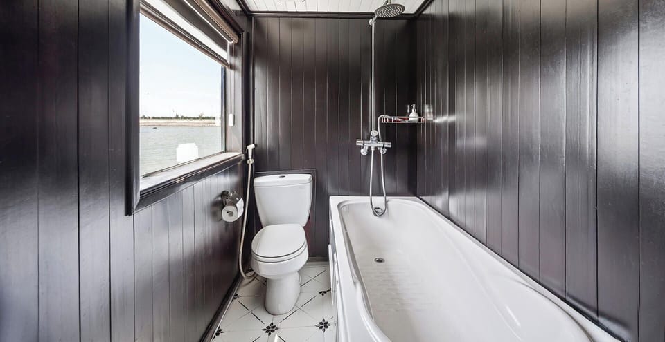 Junior Suite, Balcony, Sea View | Bathroom | Shower, hair dryer, towels, soap
